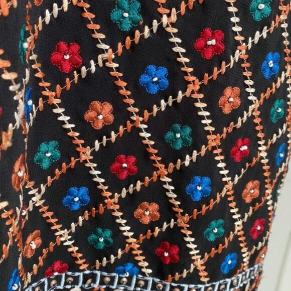 Alice + Olivia Gillian Embroidered Shift Dress - Picture 4 of 6